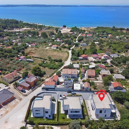 New Tihi Otok Near The *