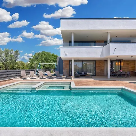 Villa New Tihi Otok Near The *